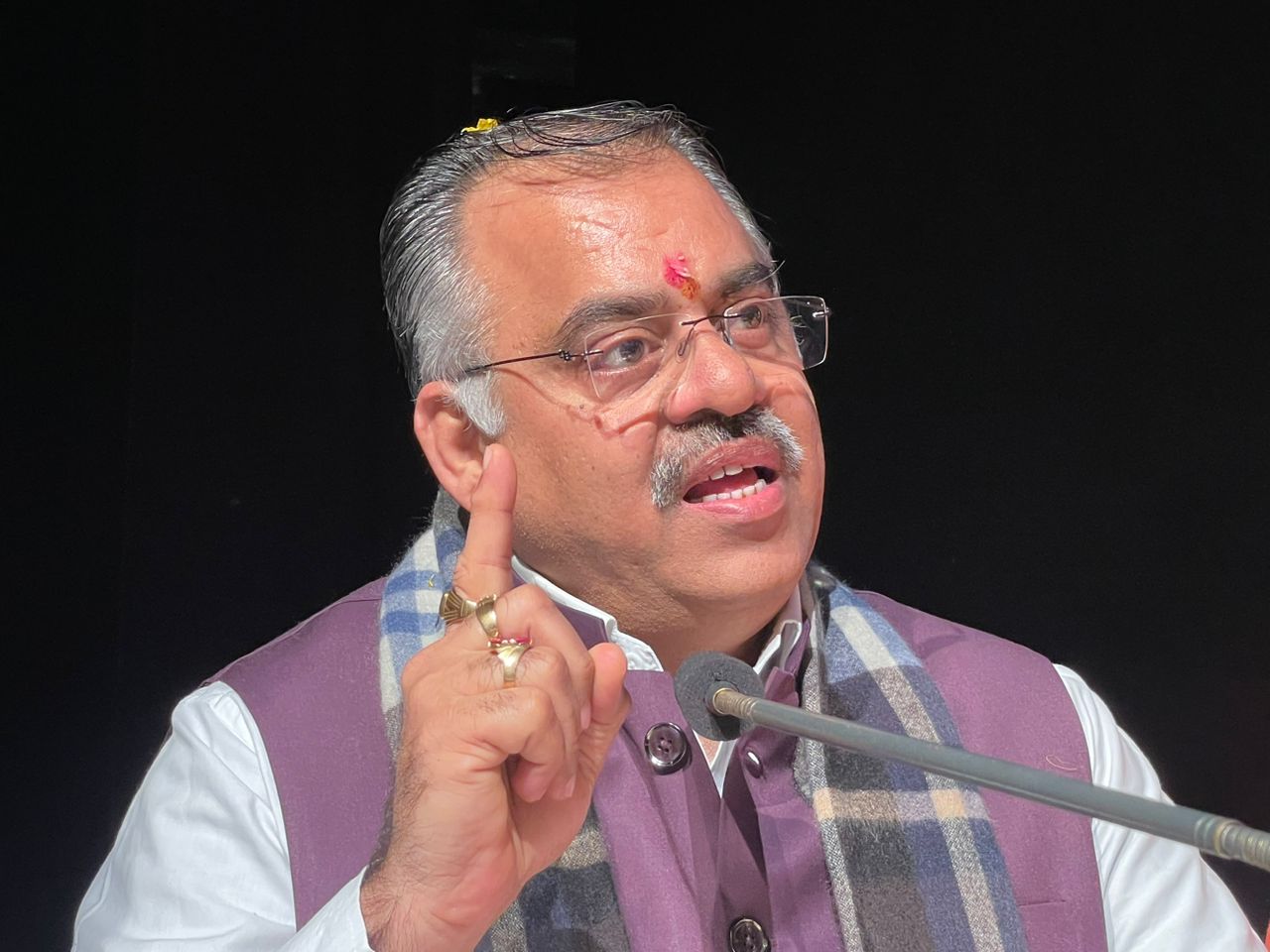 मुख्यमंत्री चुनाव आचार संहिता का खुलेआम उल्लंघन कर रहे हैं- चुघ