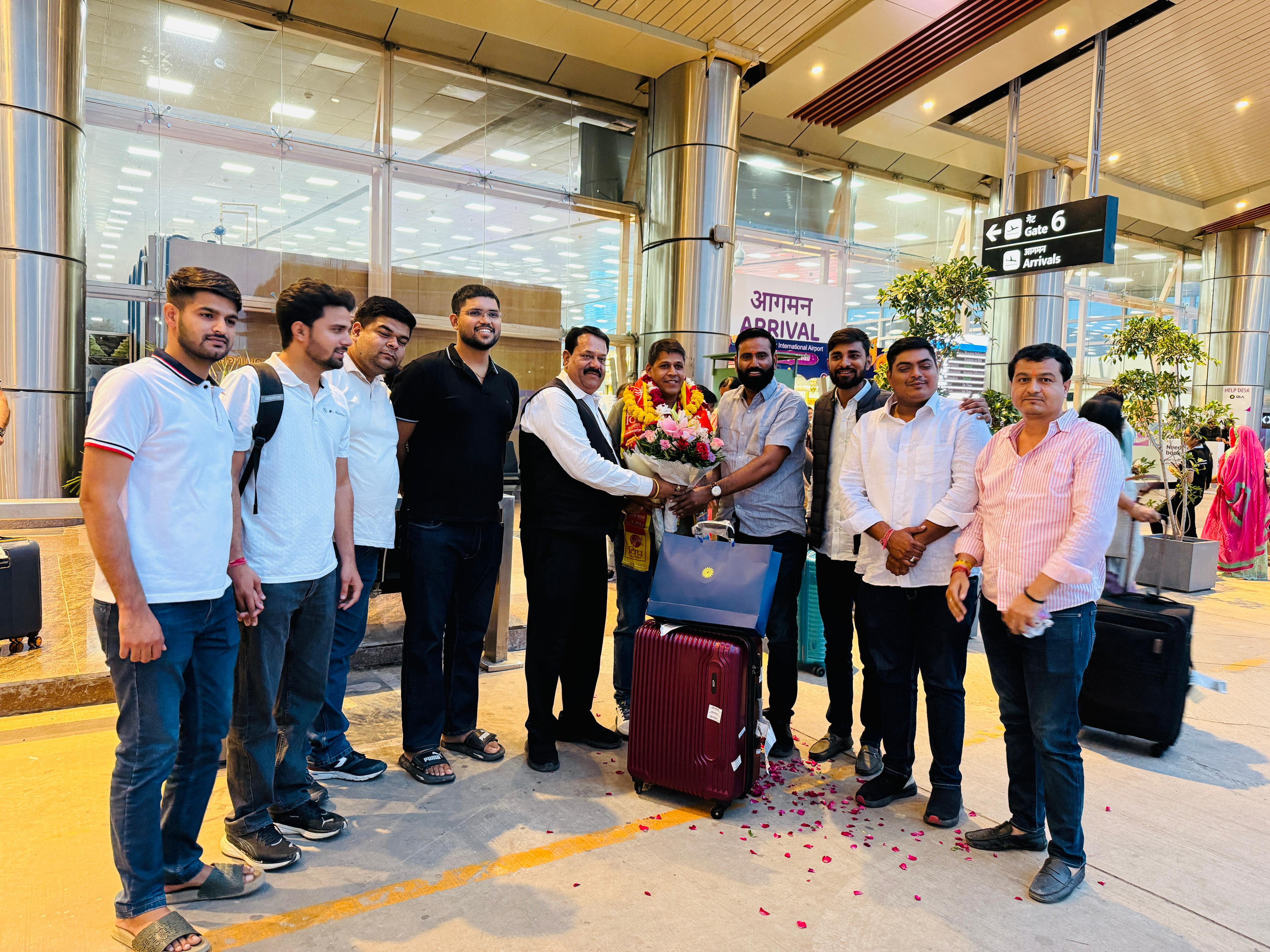 ऑस्ट्रेलिया दौरे से लौटे इस्पेक प्रभारी का जयपुर में भव्य स्वागत ऑस्ट्रेलिया दौरे से लौटे इस्पेक प्रभारी का जयपुर में भव्य स्वागत