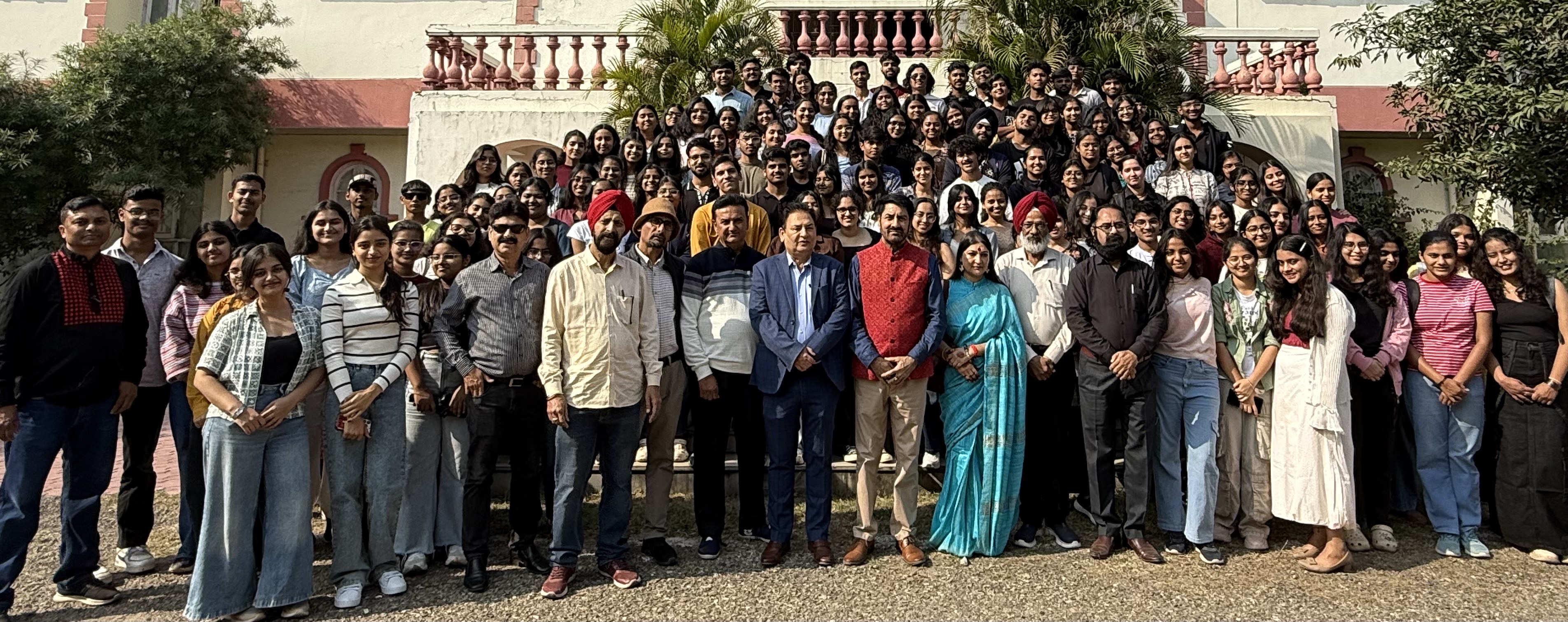 आईआईएम जम्मू में नटरंग की अनूठी पहल : कलाकारों और छात्रों का रचनात्मक संवाद आईआईएम जम्मू में नटरंग की अनूठी पहल : कलाकारों और छात्रों का रचनात्मक संवाद