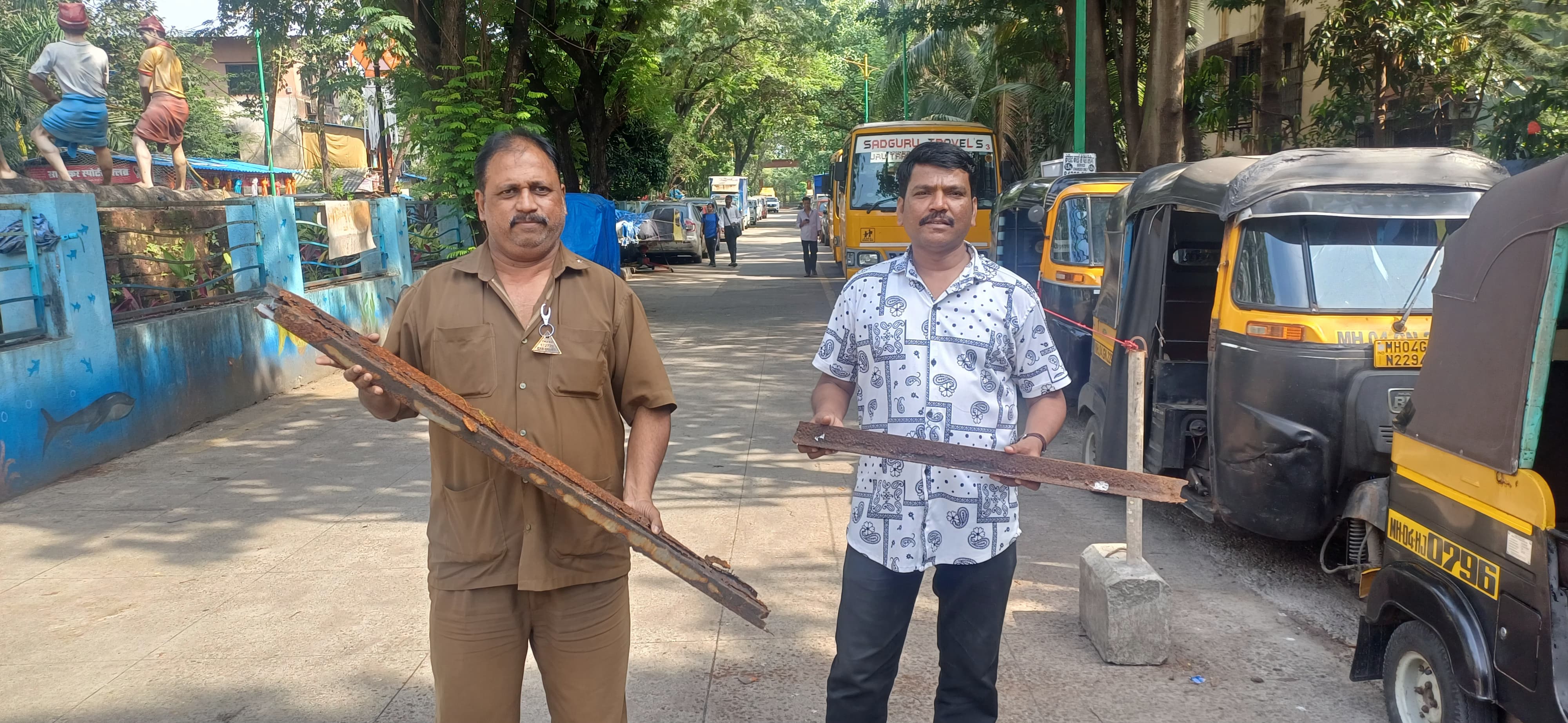 The iron arch due to negligence The iron arch due to negligence