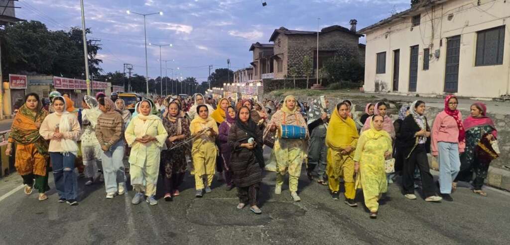 प्रथम प्रभात फेरी हुई संपन्न, गुरुद्वारा गुरु सिंह सभा कमेटी काठगोदाम ने किया प्रभात फेरी का भव्य स्वागत प्रथम प्रभात फेरी हुई संपन्न, गुरुद्वारा गुरु सिंह सभा कमेटी काठगोदाम ने किया प्रभात फेरी का भव्य स्वागत