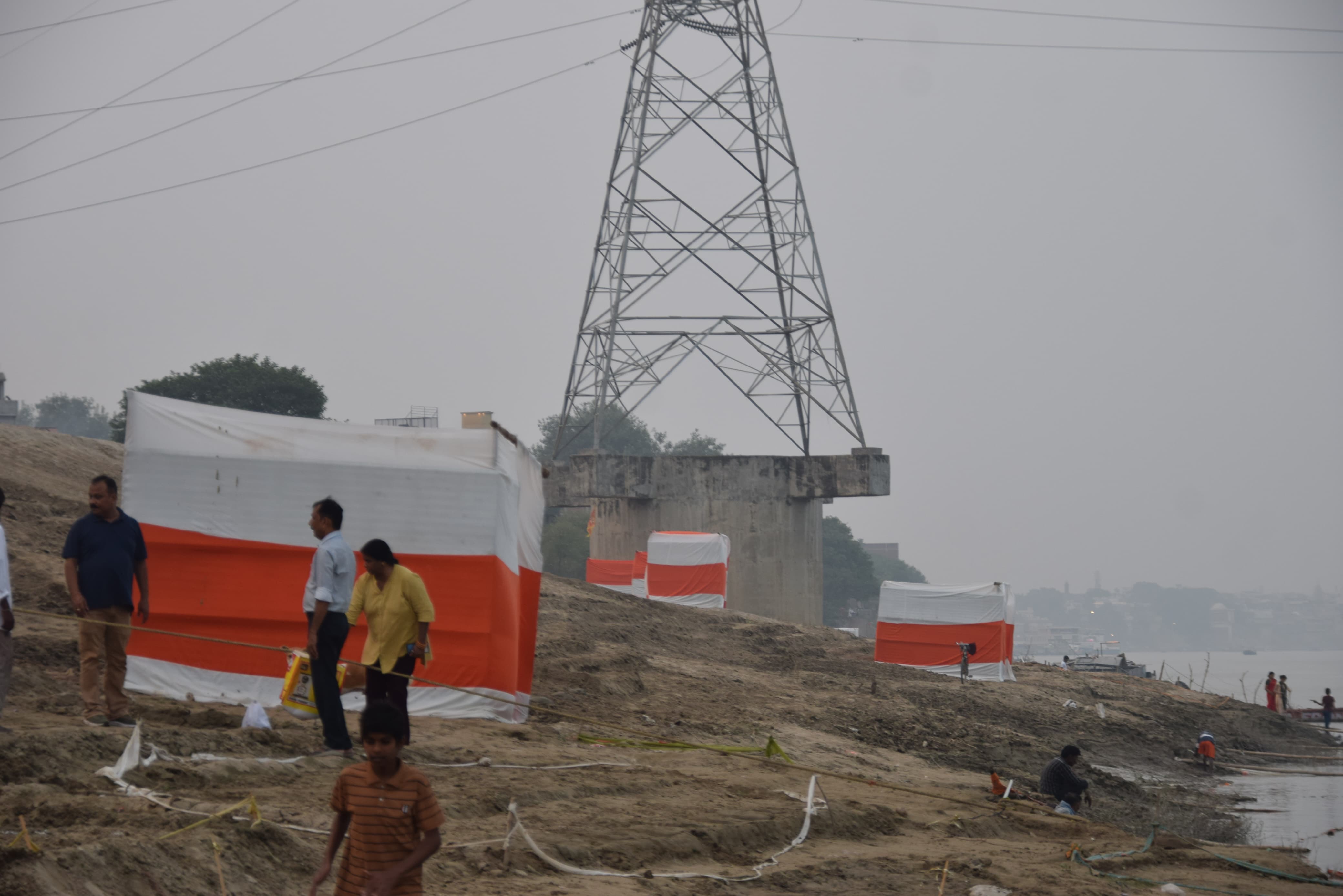 गंगा किनारे का नजारा गंगा किनारे का नजारा