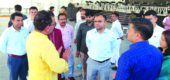 निरीक्षण करते डीएम निरीक्षण करते डीएम