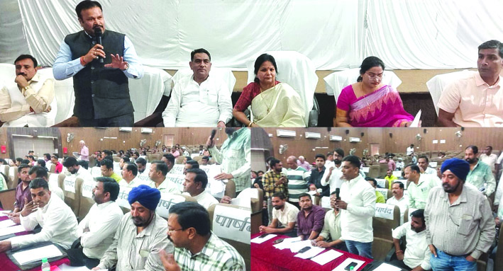 बैठक के दौरान बैठक के दौरान