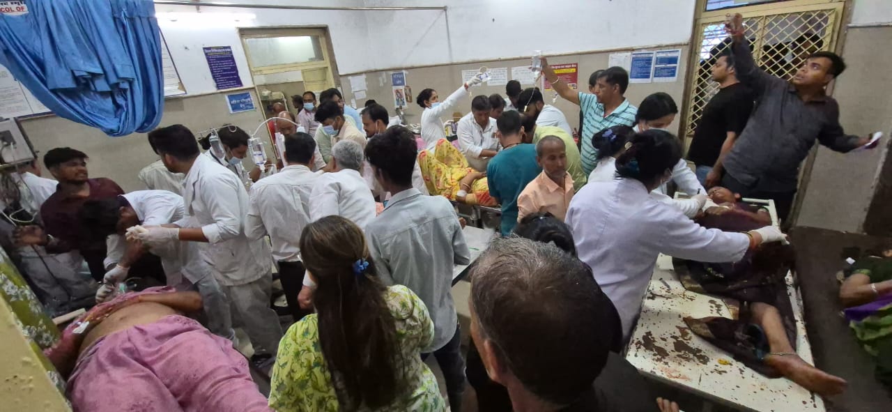 दमोह-भीषण सडक हादसा आटो और बोलेरो की टक्कर एक महिला की मौत