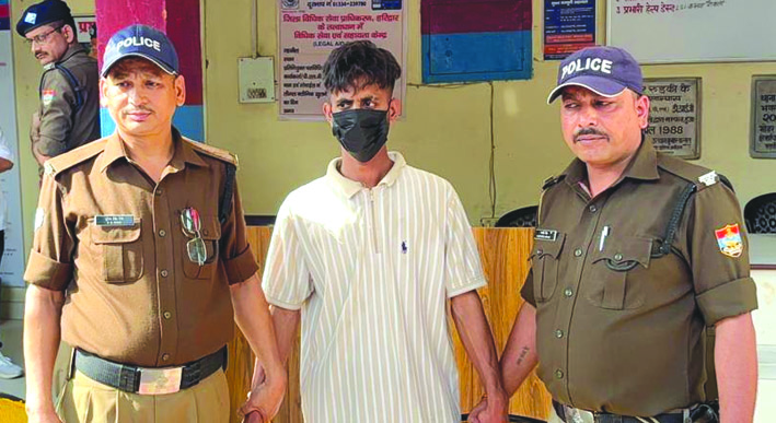 पुलिस गिरफ्त में आरोपित