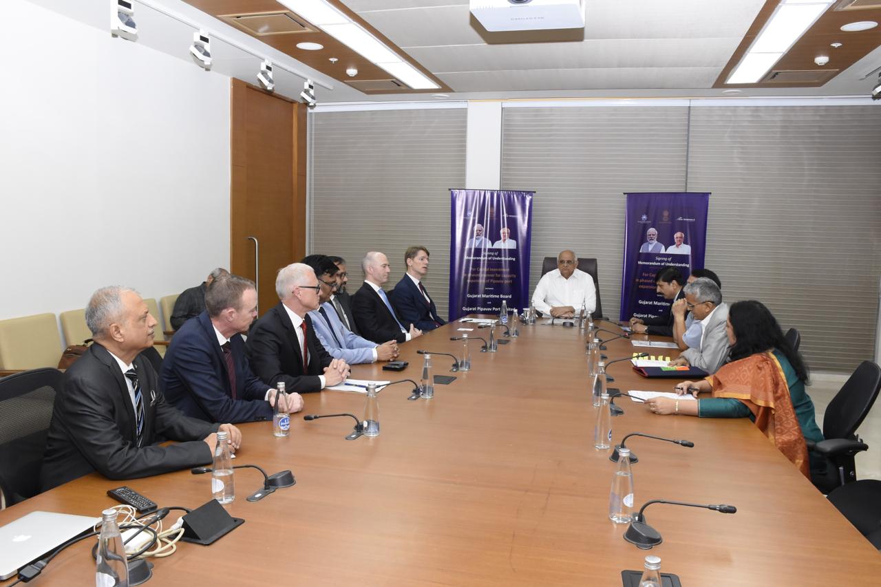 मुख्यमंत्री की उपस्थिति में गांधीनगर में एमओयू हुआ