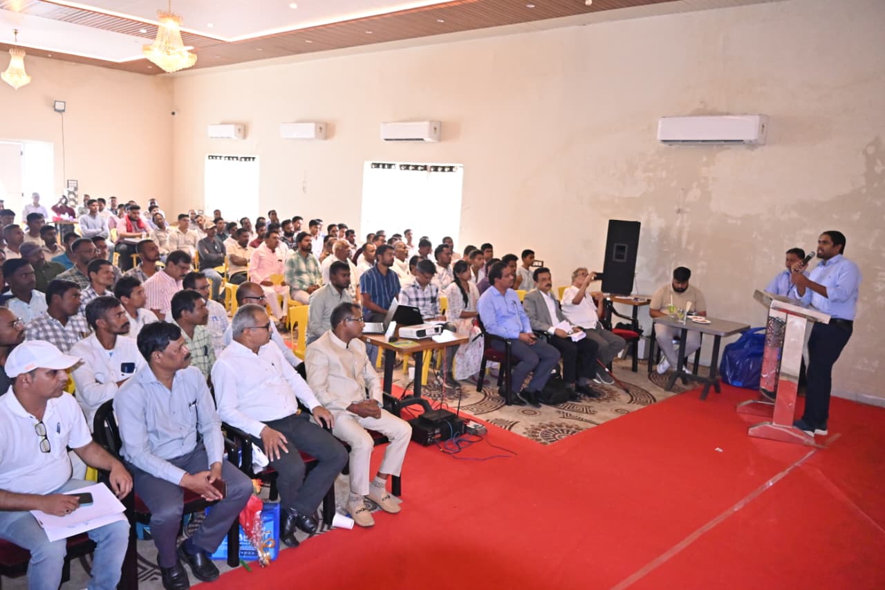 कार्यक्रम को संबोधित करते हुए कलेक्टर अबिनाश मिश्रा। कार्यक्रम को संबोधित करते हुए कलेक्टर अबिनाश मिश्रा।