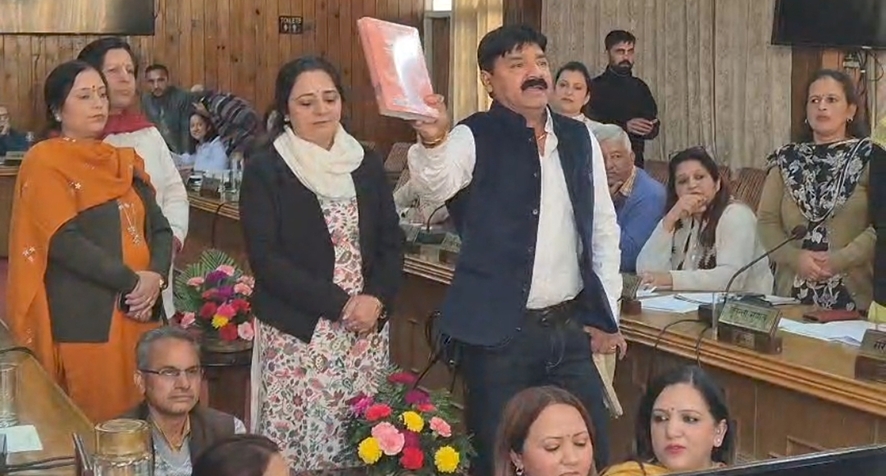 नगर निगम में हंगामा नगर निगम में हंगामा