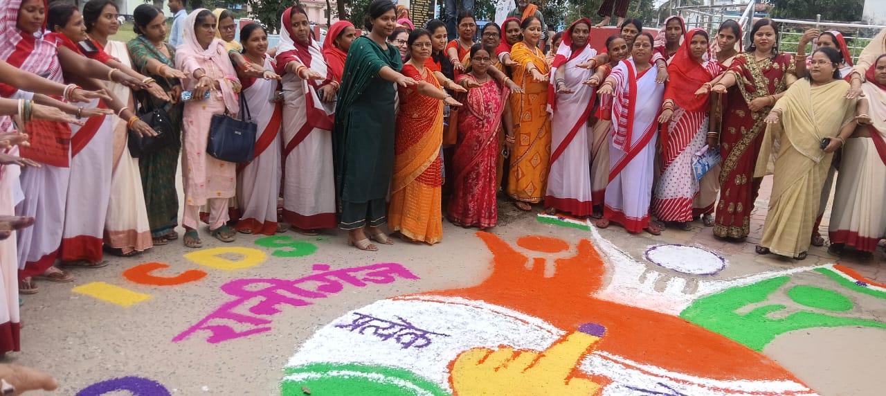 अररिया फोटो:रंगीली के साथ शपथ लेती आंगनबाड़ी सेविका और सहायिका अररिया फोटो:रंगीली के साथ शपथ लेती आंगनबाड़ी सेविका और सहायिका