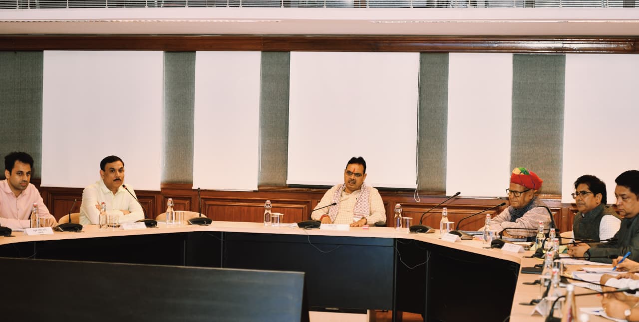 बैठक लेते हुए सीएम शर्मा। बैठक लेते हुए सीएम शर्मा।