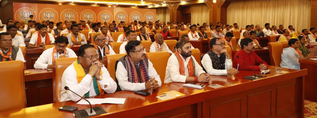 जनजाति गौरव दिवस पर कार्यशाला में मौजूद भाजपा कार्यकर्ता व पदाधिकारीगण जनजाति गौरव दिवस पर कार्यशाला में मौजूद भाजपा कार्यकर्ता व पदाधिकारीगण