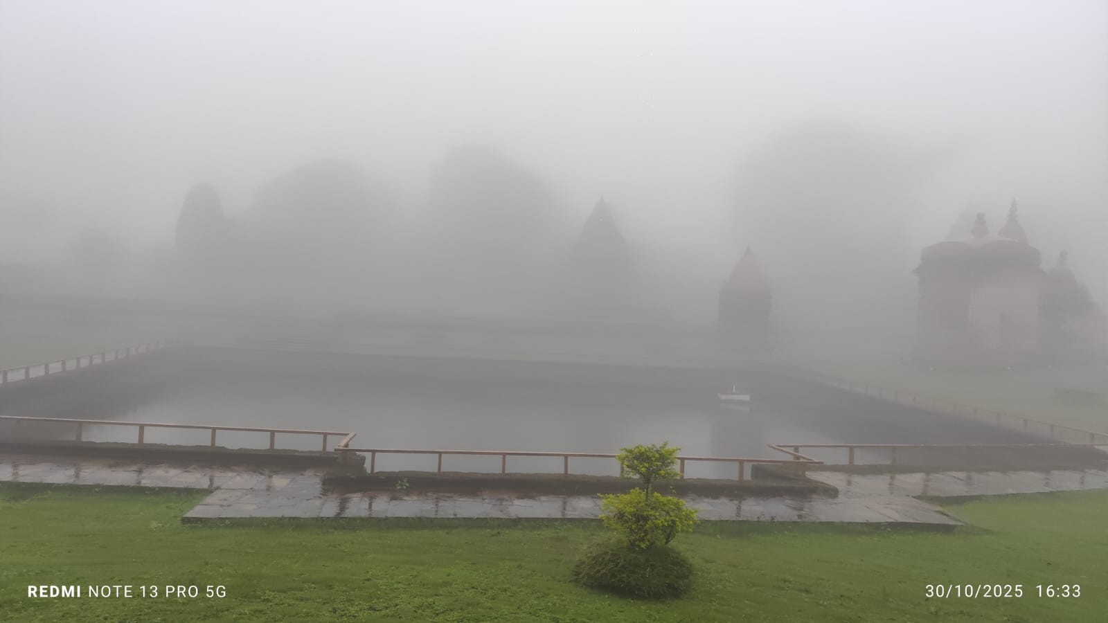 अमरकंटक में घने कोहरे के कारण दृश्यता कम