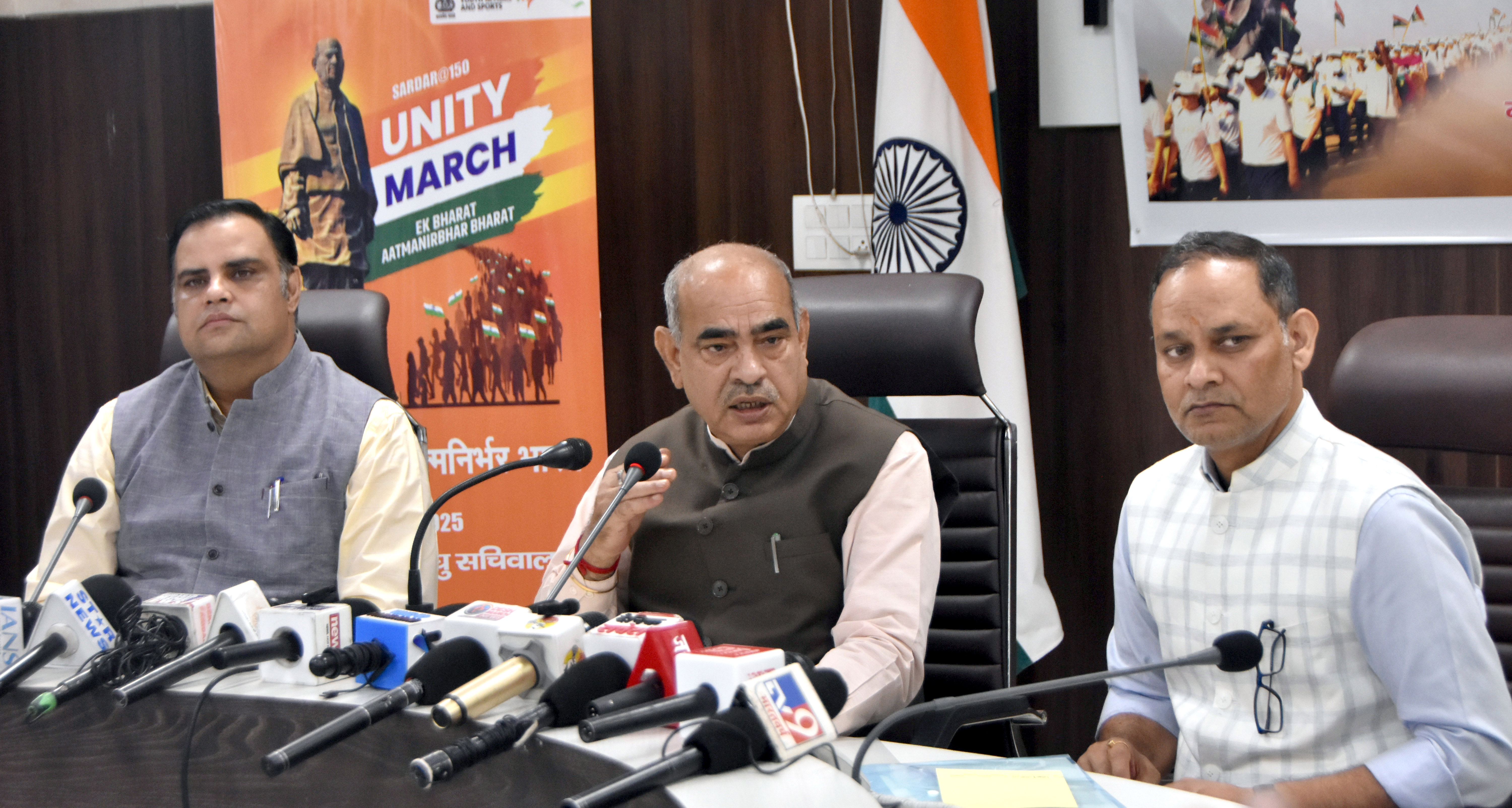 विधायक मूलचंद शर्मा रन फॉर यूनिटी को लेकर प्रेस वार्ता को संबोधित करते हुए विधायक मूलचंद शर्मा रन फॉर यूनिटी को लेकर प्रेस वार्ता को संबोधित करते हुए