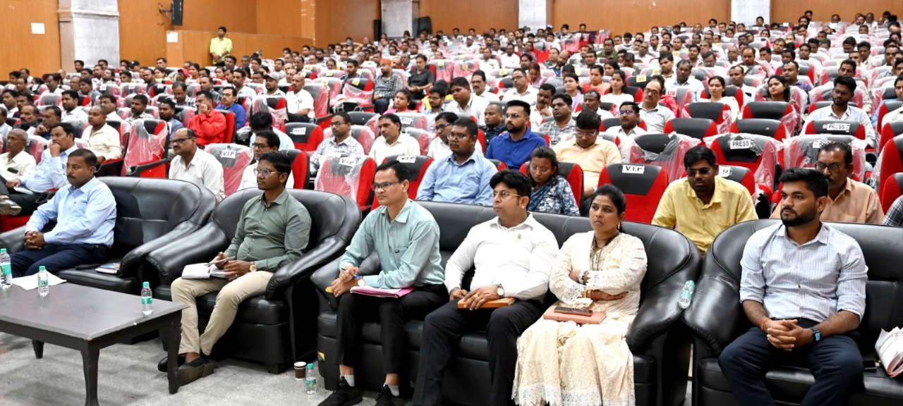 धान उपार्जन एवं कंट्रोल कमांड सेंटर टीम का प्रशिक्षण संपन्न, कलेक्टर जन्मेजय महोबे हुए शामिल धान उपार्जन एवं कंट्रोल कमांड सेंटर टीम का प्रशिक्षण संपन्न, कलेक्टर जन्मेजय महोबे हुए शामिल