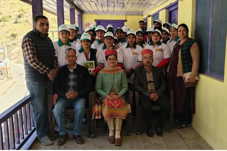 कांढा-बगस्याड में मधु मांडव योजना के तहत प्रशिक्षण प्राप्त करने वाले प्रशिक्षणार्थी। कांढा-बगस्याड में मधु मांडव योजना के तहत प्रशिक्षण प्राप्त करने वाले प्रशिक्षणार्थी।