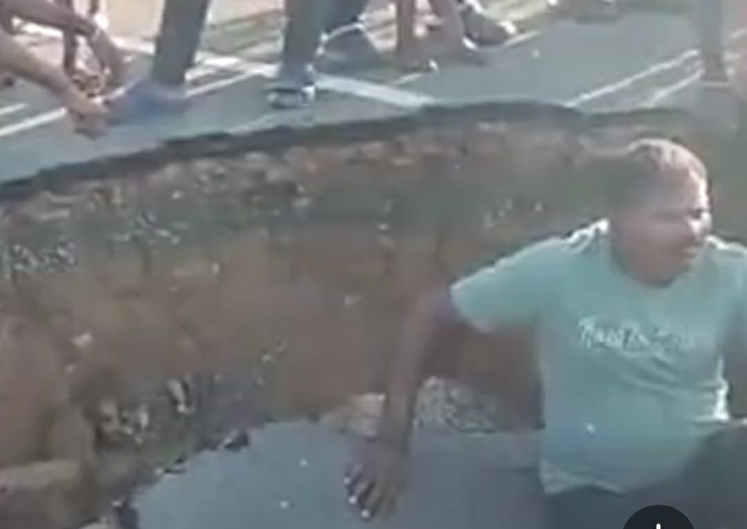 कोंडागांव  बारिश के कारण टूटी पुलिया