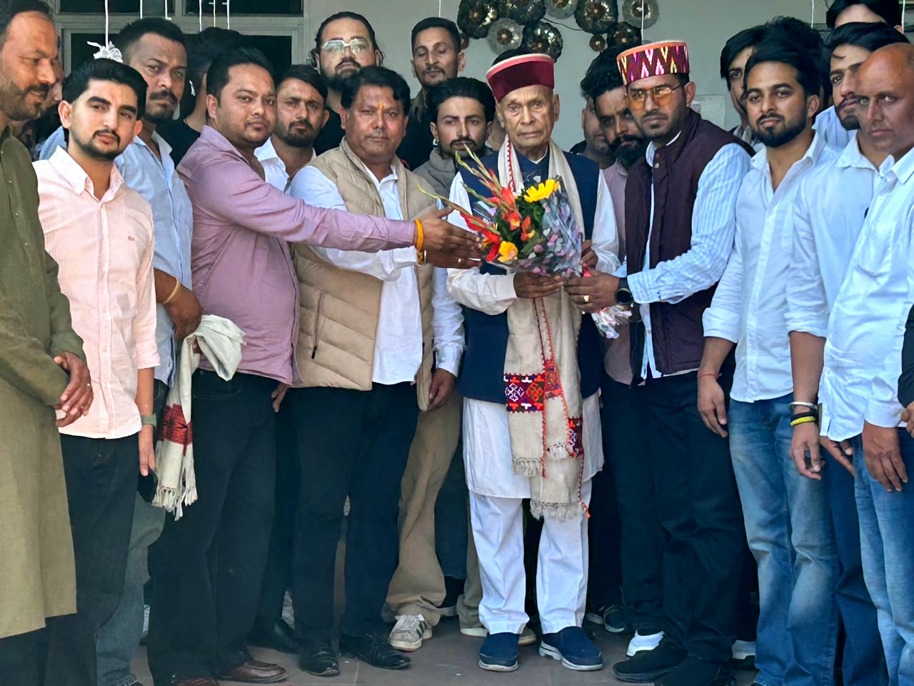 प्रो. धूमल ने रोहित भारद्वाज को उनकी नई जिम्मेदारी के लिए बधाई दी प्रो. धूमल ने रोहित भारद्वाज को उनकी नई जिम्मेदारी के लिए बधाई दी