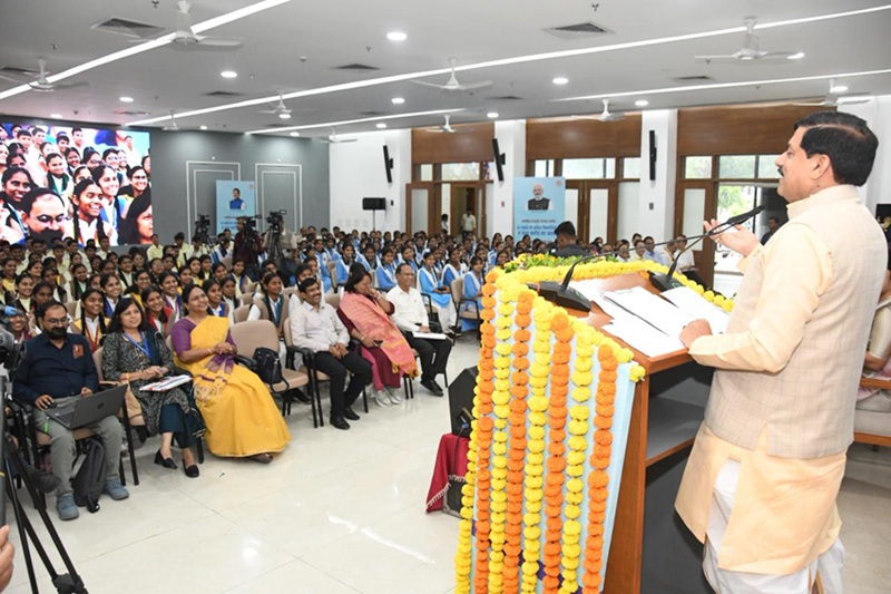 मुख्यमंत्री डॉ. मोहन यादव ने विद्यार्थियों के खातों में छात्रवृत्ति राशि अंतरण कार्यक्रम को संबोधित किया मुख्यमंत्री डॉ. मोहन यादव ने विद्यार्थियों के खातों में छात्रवृत्ति राशि अंतरण कार्यक्रम को संबोधित किया