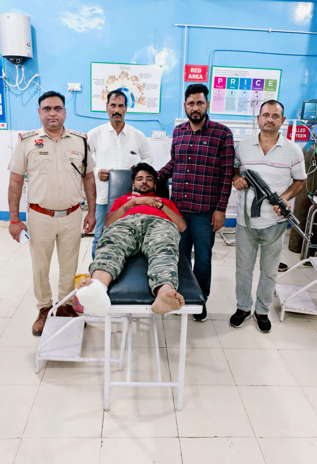 पुलिस गिरफ्त में आरोपित।