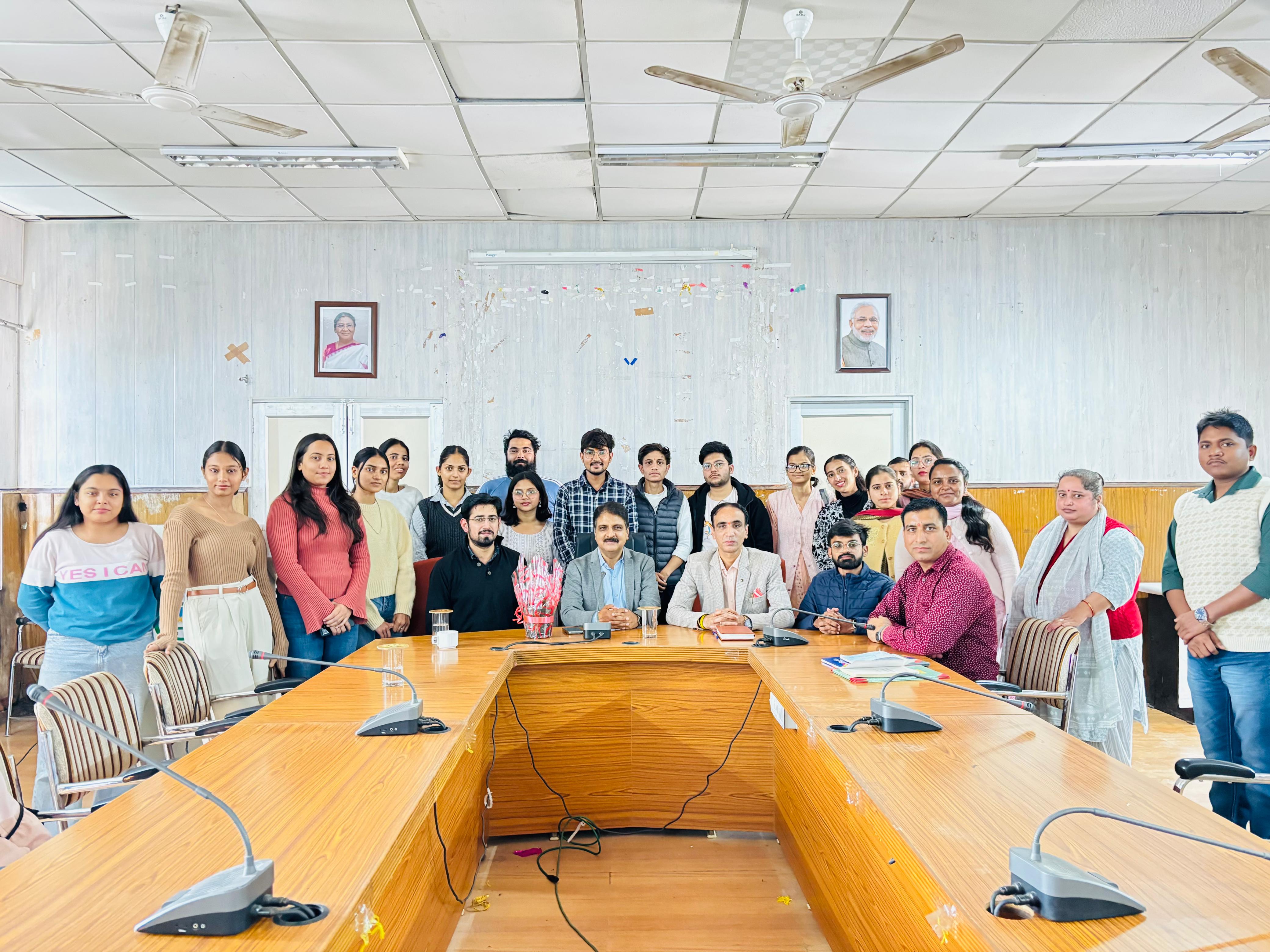 कार्यशाला के दौरान मौजूद प्रतिभागी। कार्यशाला के दौरान मौजूद प्रतिभागी।