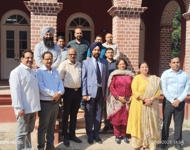 जीजीएम साइंस कॉलेज में प्रो. राजिंदर सिंह के सम्मान में भावनात्मक विदाई समारोह जीजीएम साइंस कॉलेज में प्रो. राजिंदर सिंह के सम्मान में भावनात्मक विदाई समारोह