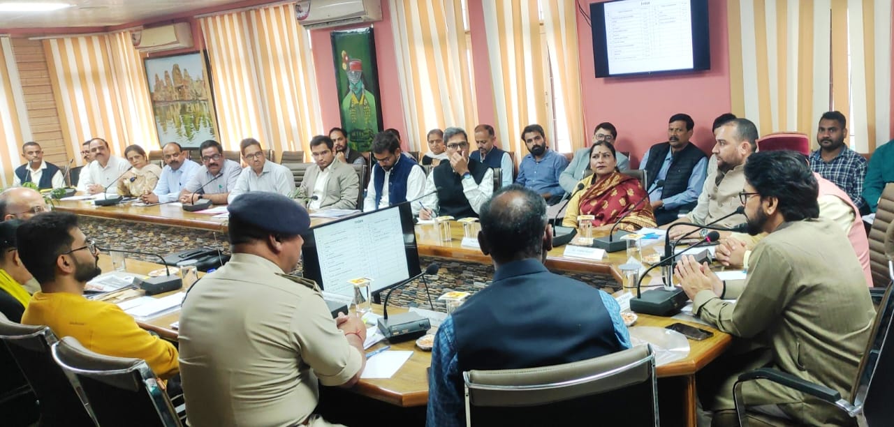 विकास कार्यों में गति और गुणवत्ता का रखें ध्यान : अनुराग सिंह ठाकुर विकास कार्यों में गति और गुणवत्ता का रखें ध्यान : अनुराग सिंह ठाकुर