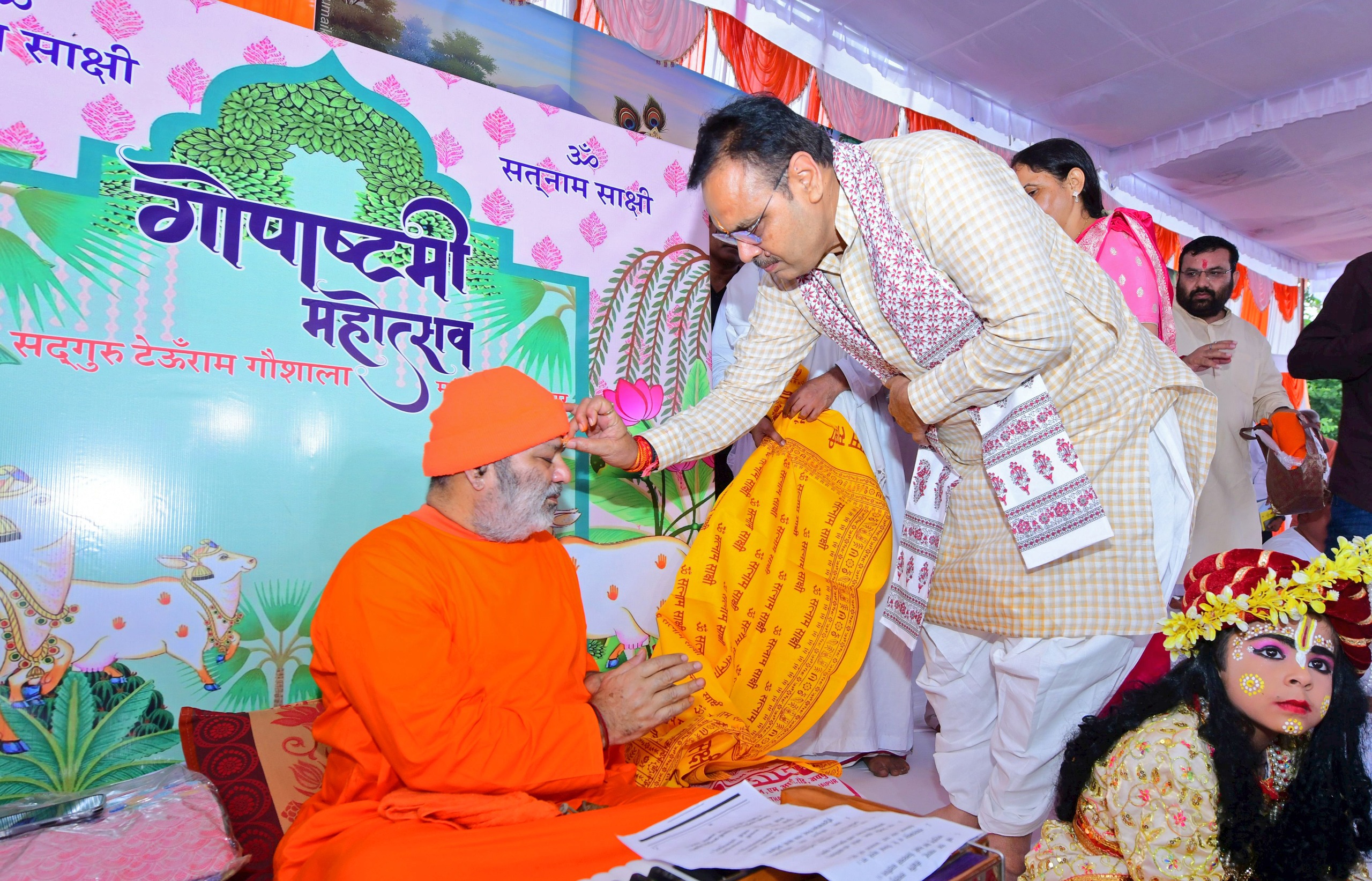 गौशाला में गोपाष्टमी महोत्सव :मुख्यमंत्री भजनलाल शर्मा सपत्नीक गौ माता की पूजा अर्चना की गौशाला में गोपाष्टमी महोत्सव :मुख्यमंत्री भजनलाल शर्मा सपत्नीक गौ माता की पूजा अर्चना की