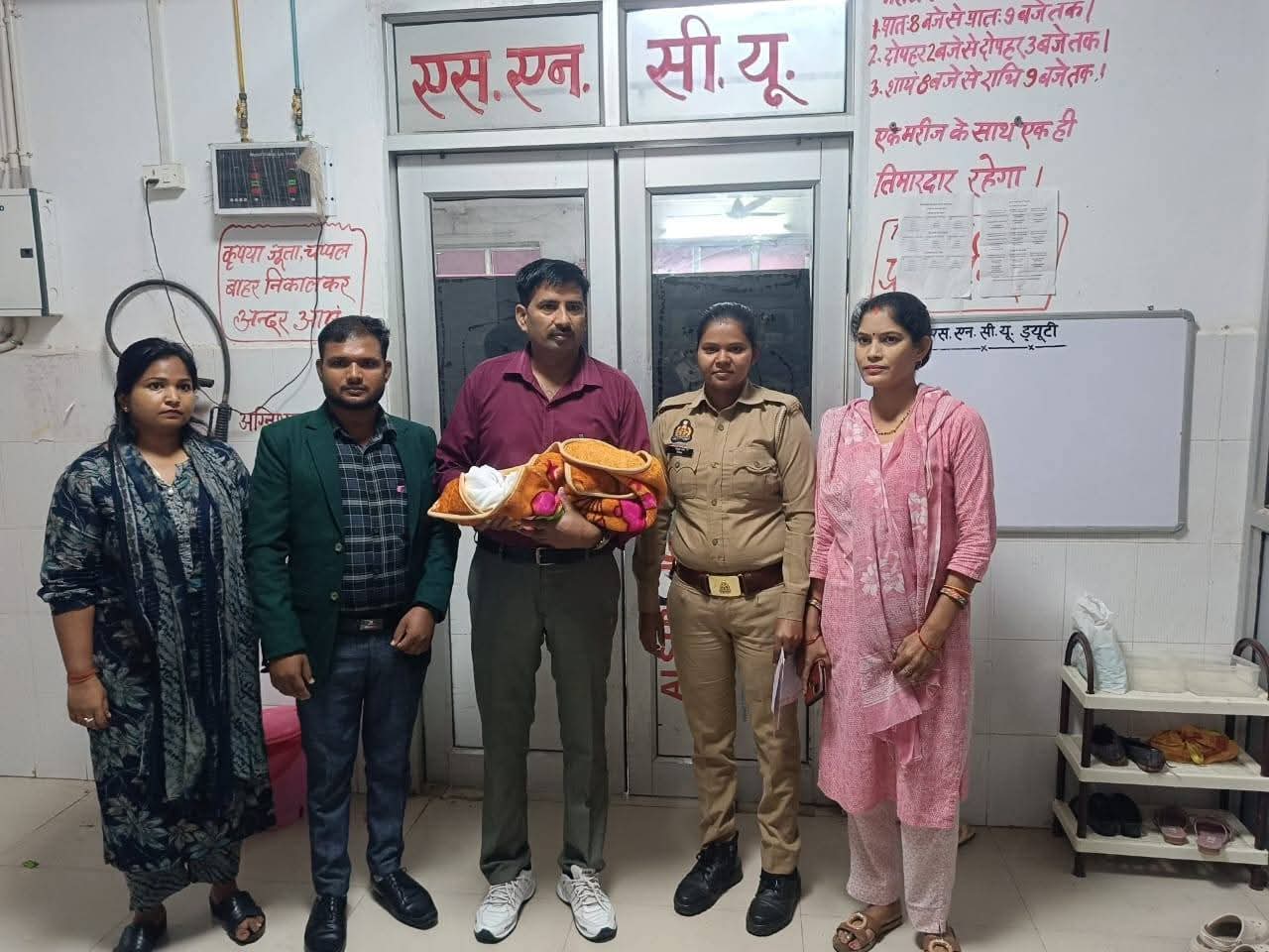 जिला अस्पताल में नवजात बच्ची जिला अस्पताल में नवजात बच्ची