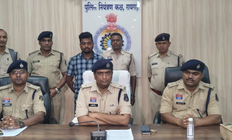 पुलिस के गिरफ्त में आरोपी