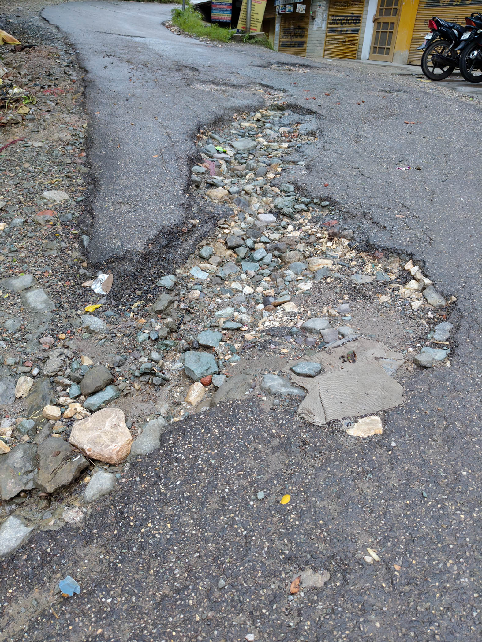 मंडी नगर निगम क्षेत्र में आने वाले एनएच 003 की हालत