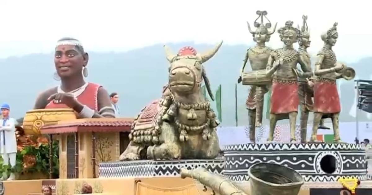 गुजरात की एकता परेड में छत्तीसगढ़ की झांकी गुजरात की एकता परेड में छत्तीसगढ़ की झांकी