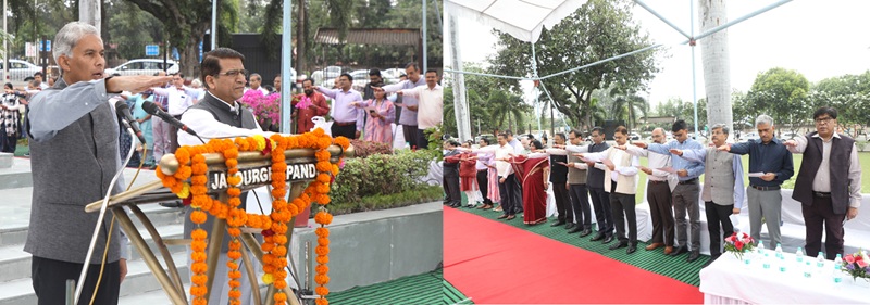 मुख्य सचिव अनुराग जैन ने अधिकारी-कर्मचारियों को राष्ट्रीय एकता की शपथ दिलाई मुख्य सचिव अनुराग जैन ने अधिकारी-कर्मचारियों को राष्ट्रीय एकता की शपथ दिलाई