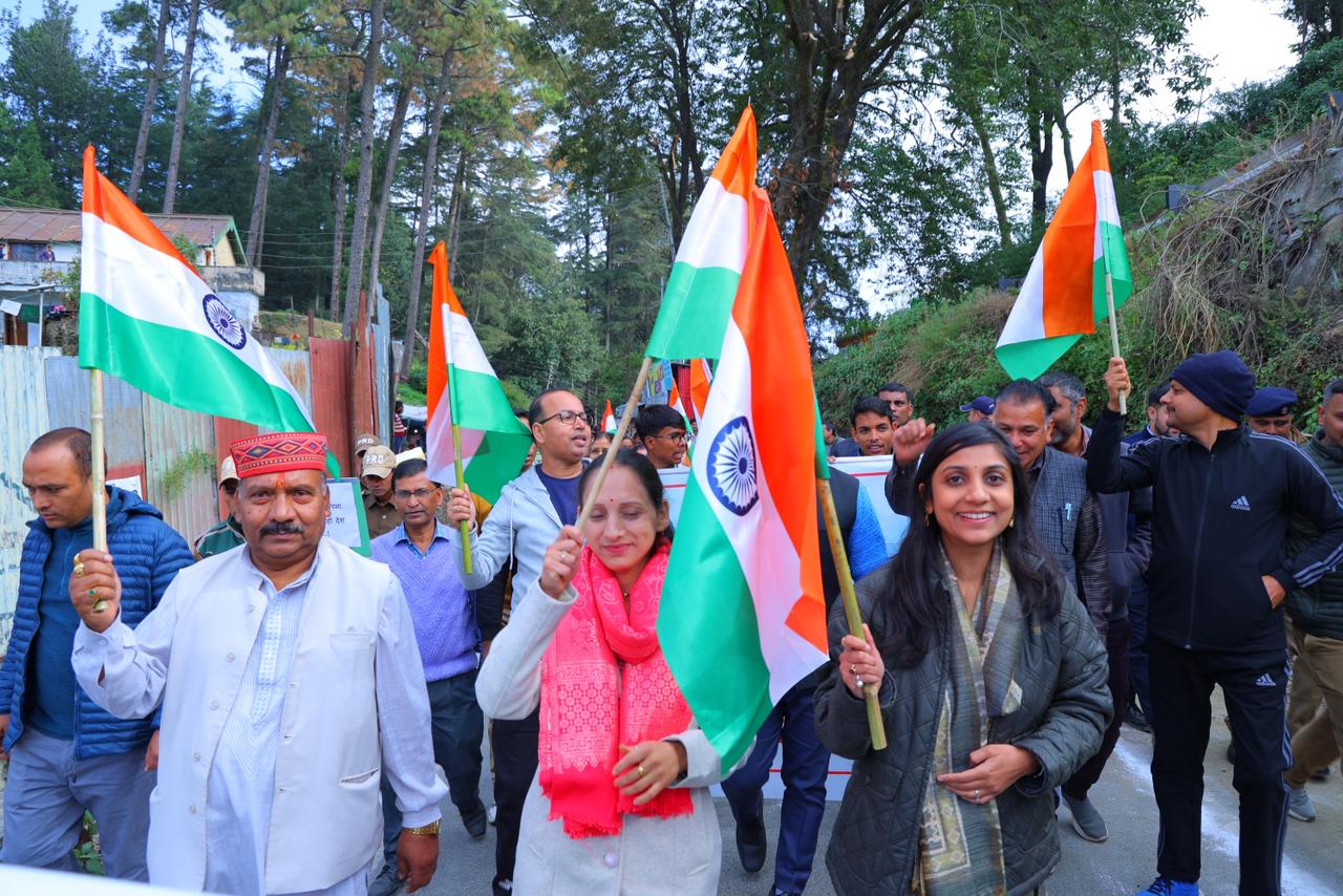 पौड़ी मुख्यालय के कंडोलिया मैदान से एकता नशा मुक्ति का संदेश लेकर भाव पथ यात्रा निकालते हुए  विधायक राजकुमार पोरी व अन्य पौड़ी मुख्यालय के कंडोलिया मैदान से एकता नशा मुक्ति का संदेश लेकर भाव पथ यात्रा निकालते हुए  विधायक राजकुमार पोरी व अन्य