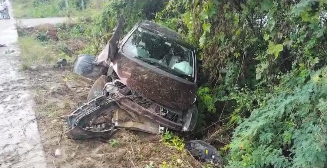 हादसे में दुर्घटनाग्रस्त कार