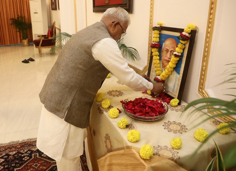 राज्यपाल मंगुभाई पटेल ने सरदार वल्लभ भाई पटेल की जयंती पर पुष्पांजलि अर्पित की राज्यपाल मंगुभाई पटेल ने सरदार वल्लभ भाई पटेल की जयंती पर पुष्पांजलि अर्पित की