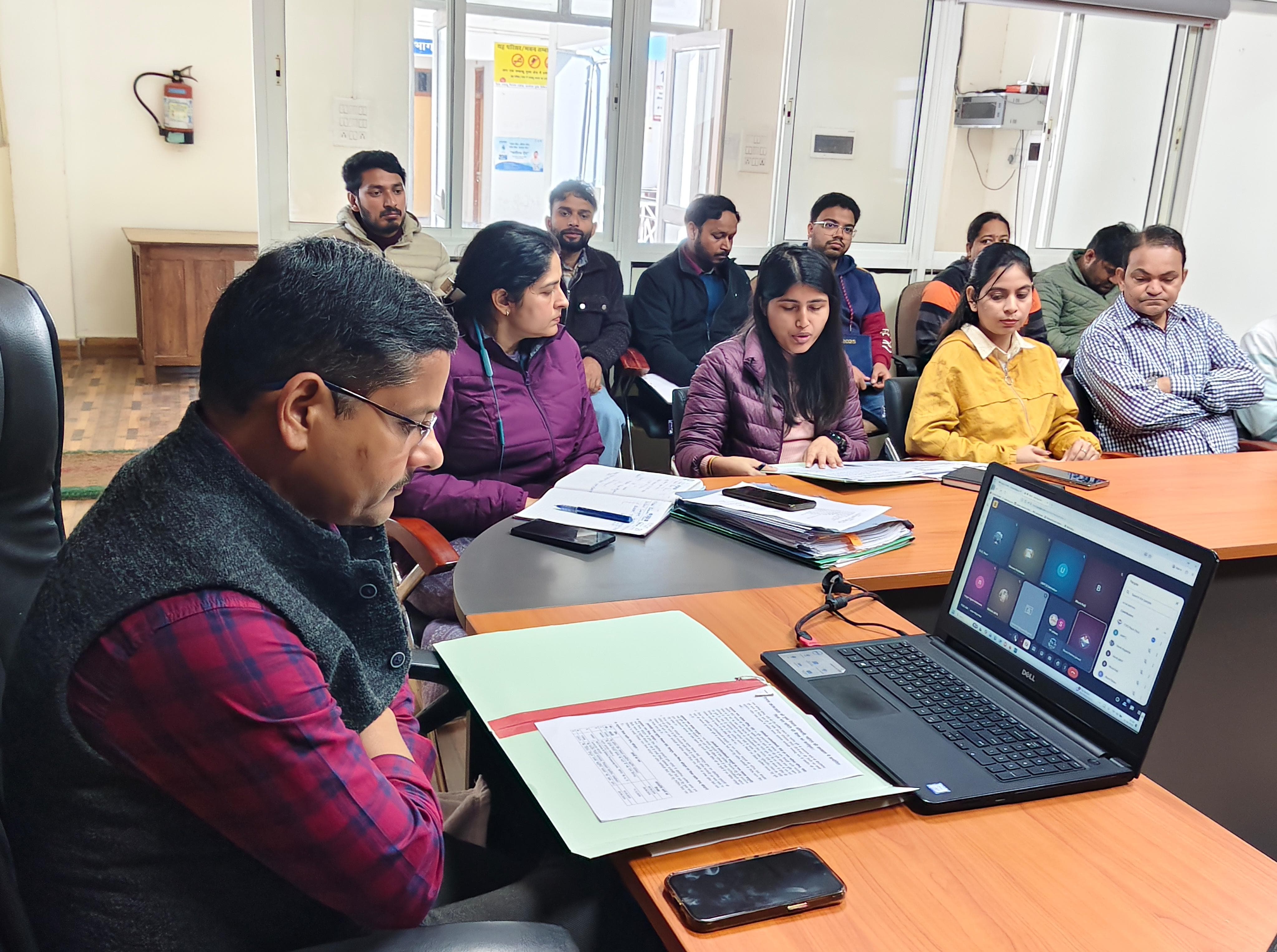 विकास भवन के वीसी कक्षा में जिला गंगा समिति की बैठक में सीडीओ व अन्य