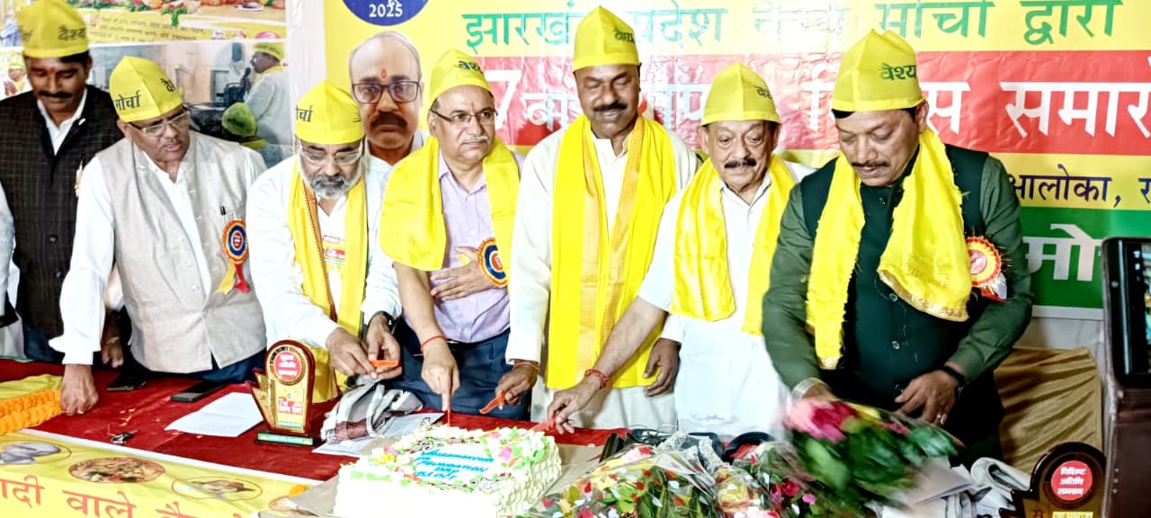 कार्यक्रम में शामिल डॉ विजय राज समेत अन्य कार्यक्रम में शामिल डॉ विजय राज समेत अन्य