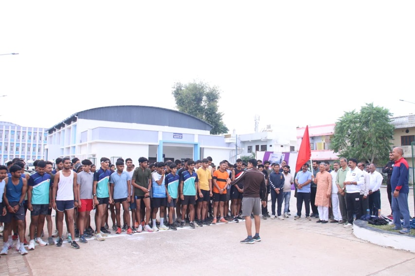 मंत्री इन्दर सिंह परमार ने राष्ट्रीय एकता दिवस पर रन फॉर यूनिटी को झंडी दिखाकर किया रवाना