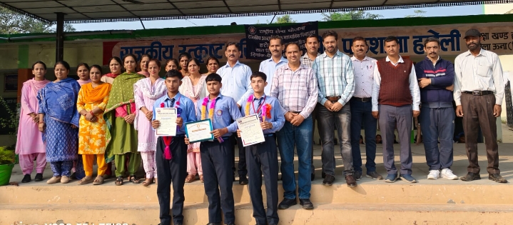 शगुन राणा को सम्मानित करते हुए।