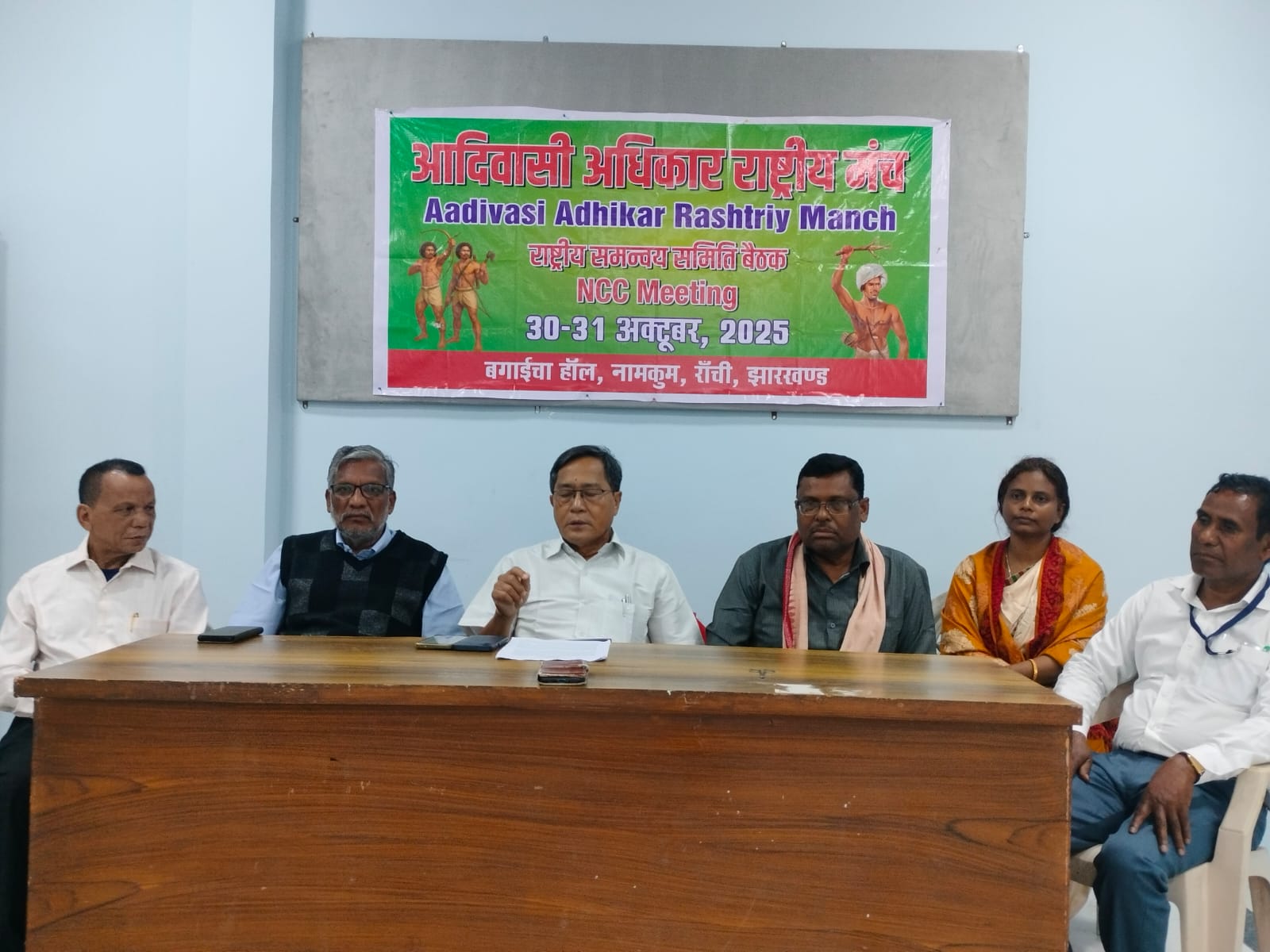 प्रेसवार्ता में जितेन चौधरी समेत अन्‍य