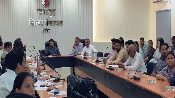 जिले में ग्रामीण विकास कार्यक्रम के क्रियान्वयन की समीक्षा जिले में ग्रामीण विकास कार्यक्रम के क्रियान्वयन की समीक्षा