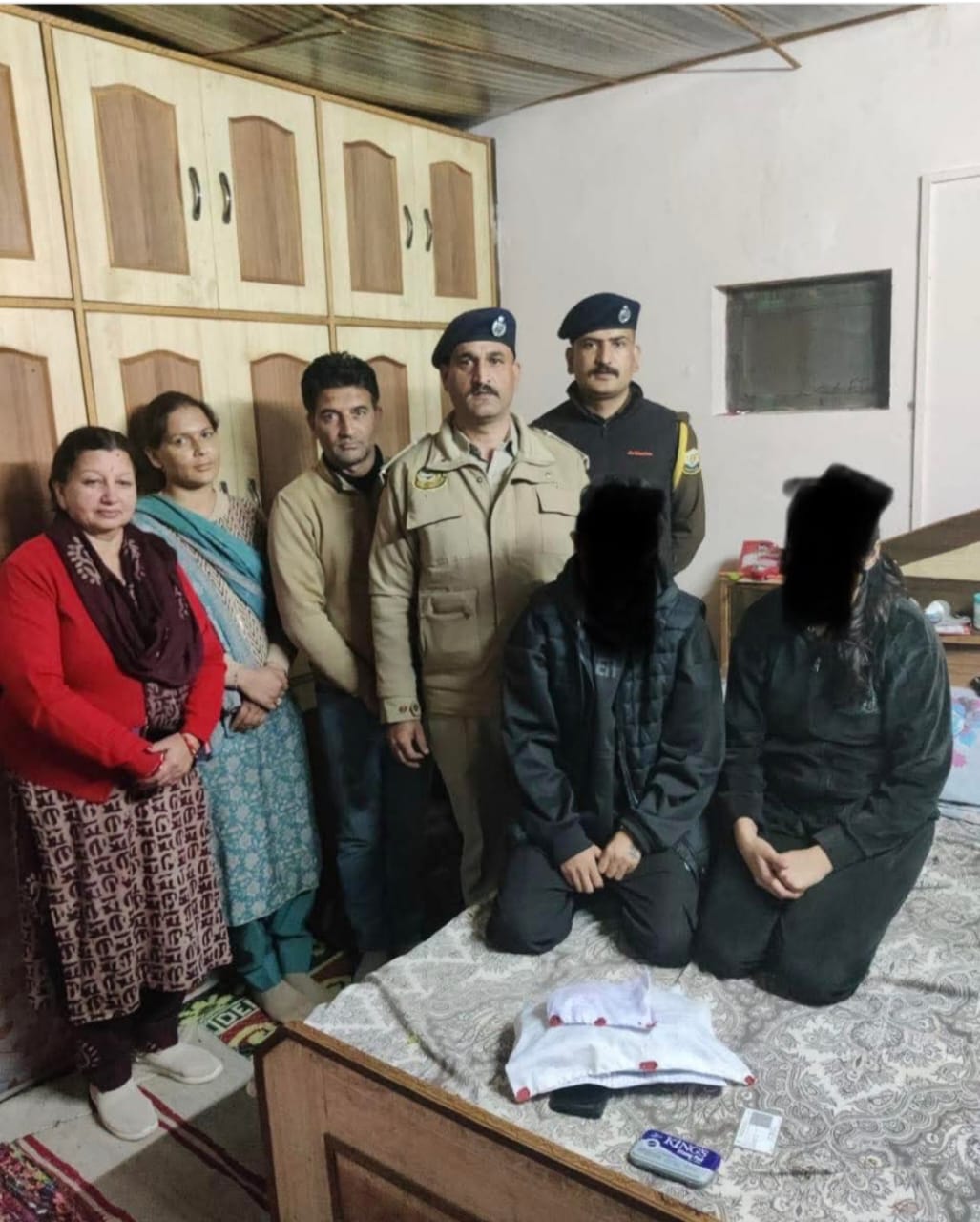 नशा तस्कर युवतियां