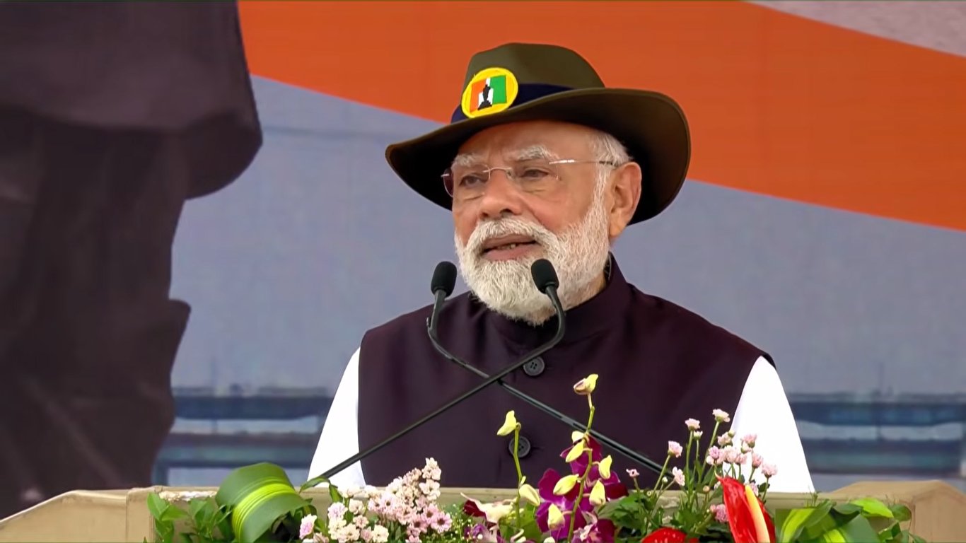 कार्यक्रम को संबोधित करते प्रधानमंत्री कार्यक्रम को संबोधित करते प्रधानमंत्री