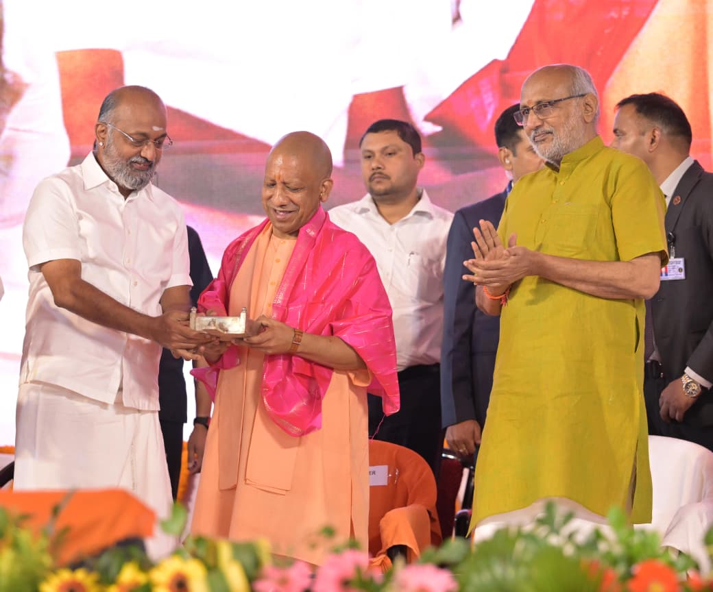 कार्यक्रम में उपराष्ट्रपति के साथ मुख्यमंत्री कार्यक्रम में उपराष्ट्रपति के साथ मुख्यमंत्री