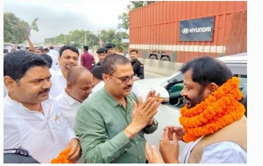 जनसंपर्क अभियान में शामिल प्रत्याशी जनसंपर्क अभियान में शामिल प्रत्याशी