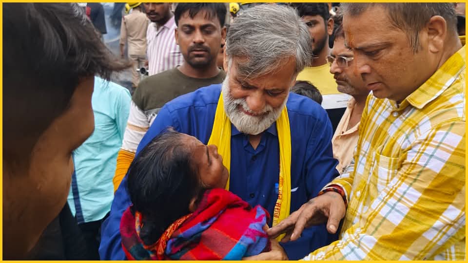 Darbhanga: RK Mishra meeting the victims.
