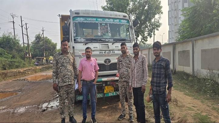 ग्वालियरः गिट्टी व डस्ट के अवैध परिवहन में लिप्त दो ट्रॉला जब्त