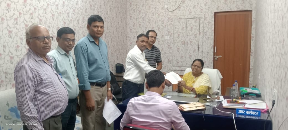 टिकरापारा में मोबाइल टावर निर्माण पर रोक लगाने अपर कलेक्टर रीता यादव को ज्ञापन सौंपते हुए पार्षद मदन नेवारे एवं वार्डवासी। टिकरापारा में मोबाइल टावर निर्माण पर रोक लगाने अपर कलेक्टर रीता यादव को ज्ञापन सौंपते हुए पार्षद मदन नेवारे एवं वार्डवासी।