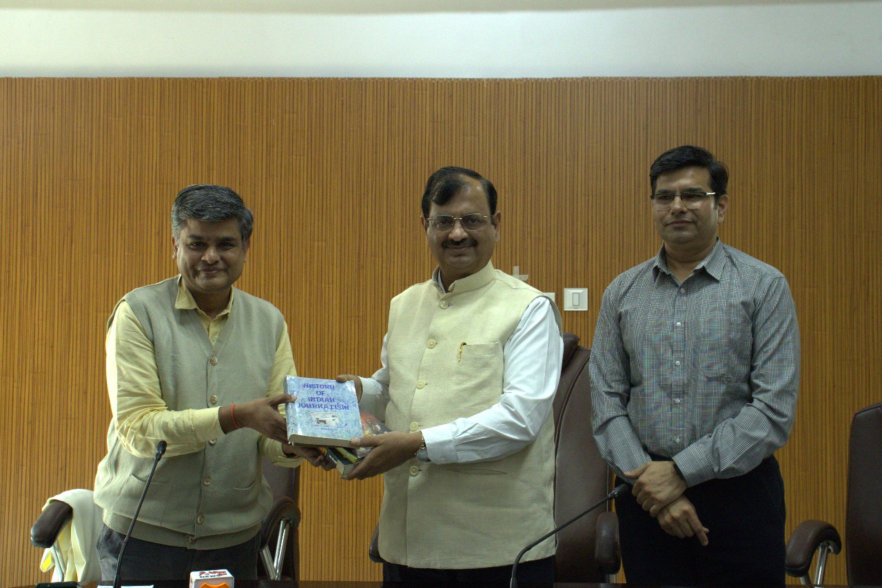 ‘अनुभव और अध्‍ययन से ही आता है पत्रकारिता कौशल’